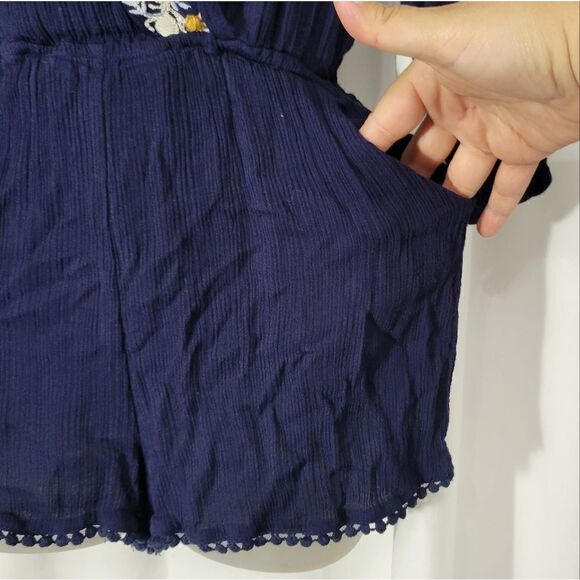 Haute monde v neck embroidered romper - Picture 5 of 9